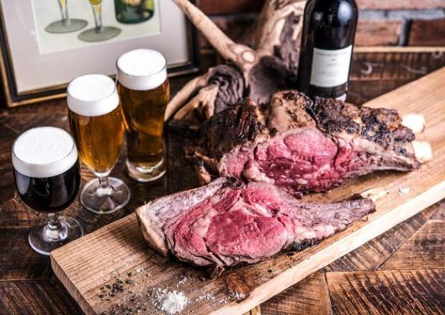 肉も酒も500円から！ 良コスパの本格グリルパブ、話題のGINZA SIXに誕生
