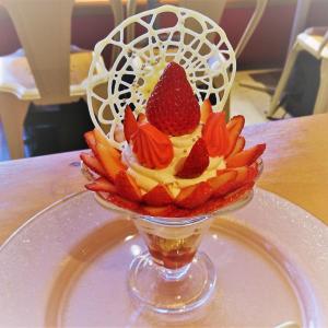 全イチゴ好きに知ってほしい。 原宿「ストロベリーマニア」は何から何までイチゴだらけ...！